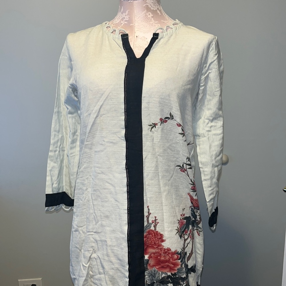 Sana safinaz kurta I’m size small. Only worn 2 times
